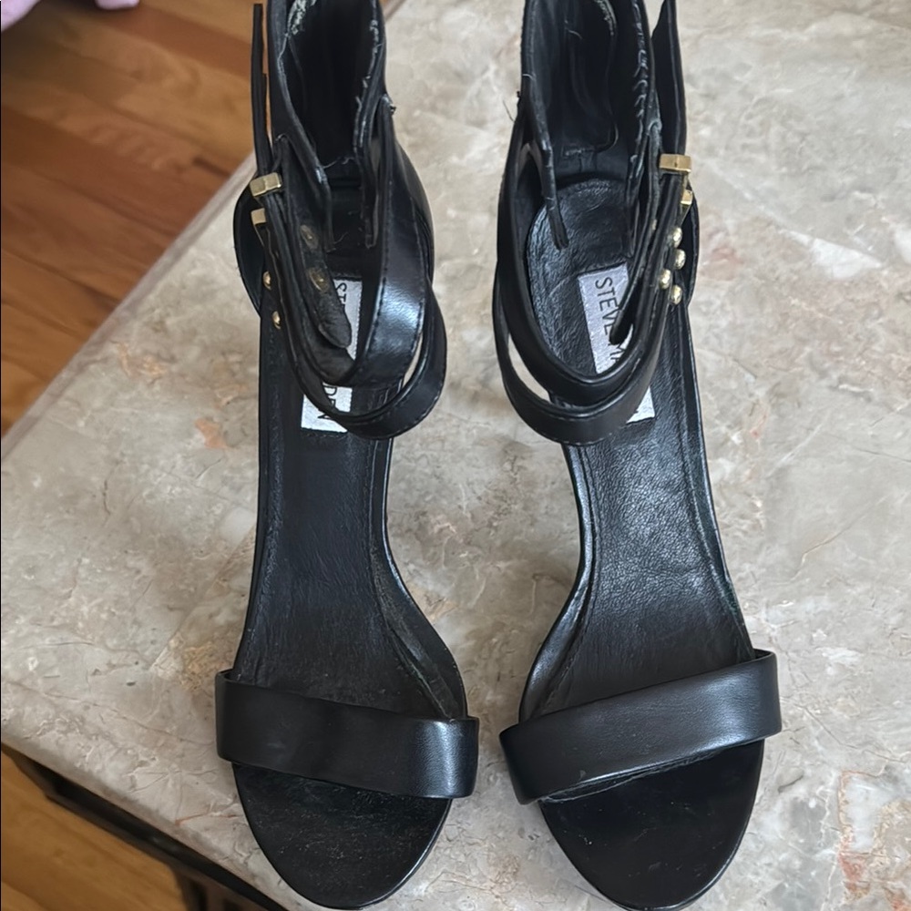 Black Steve Madden back zip heels size 9